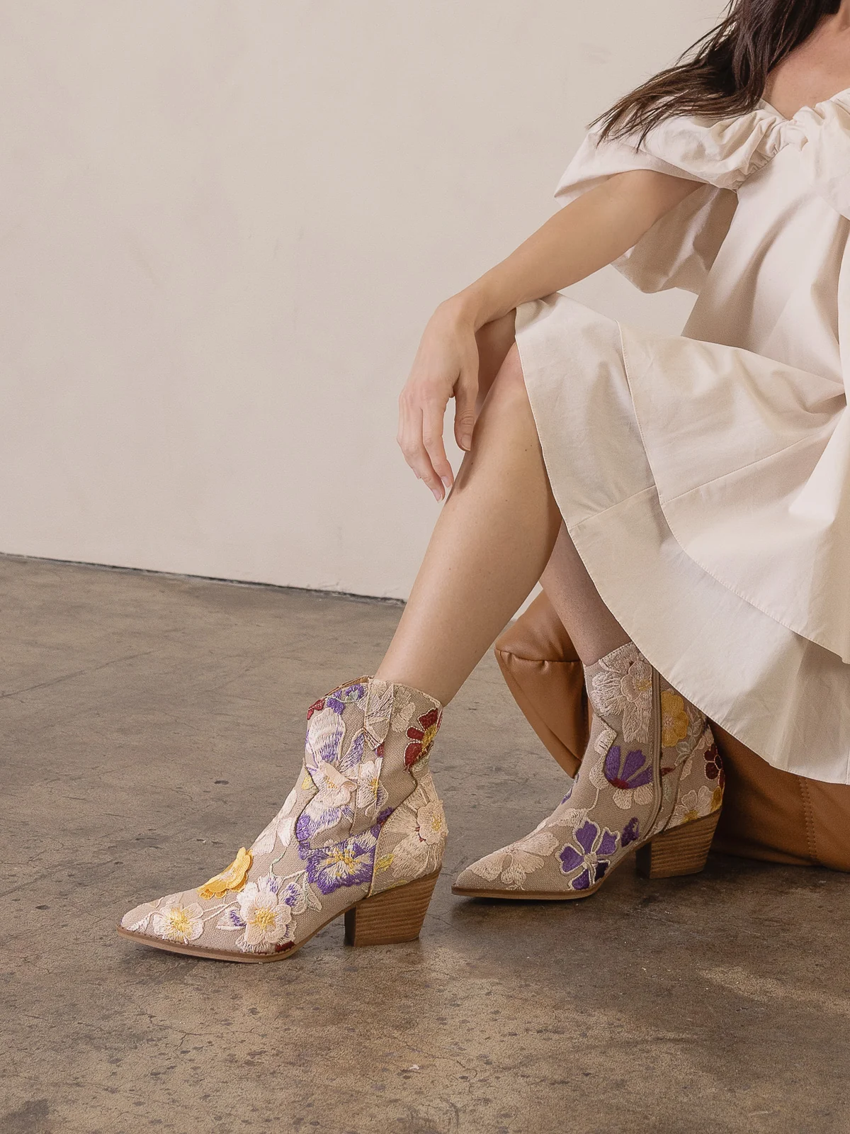 The Wanda | Taupe Floral Appliqué Cowgirl Boot - Image 4